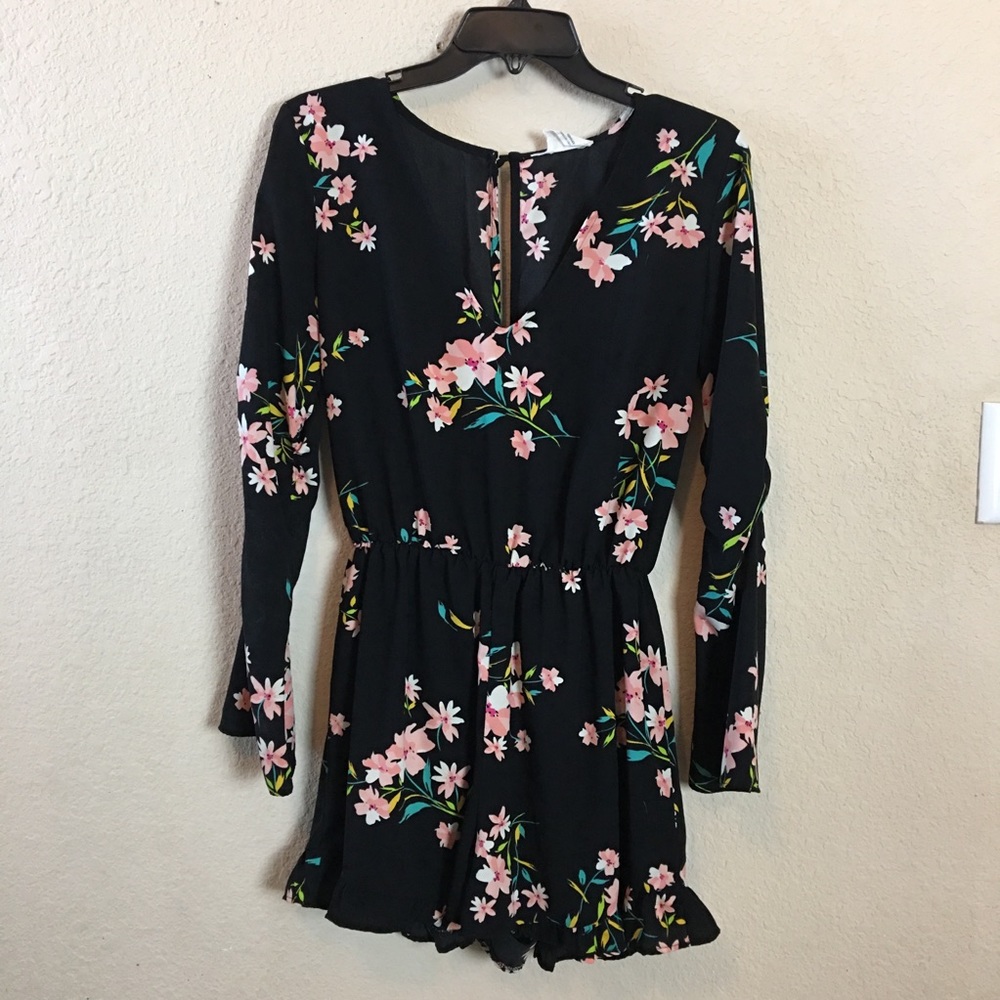 🍁Pins and Needles Urban Outfitters RuffleRomper - Picture 2 of 8